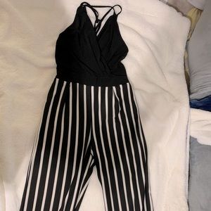 selling some dressy clothes only worn once &some completely new. Sizes: M-L